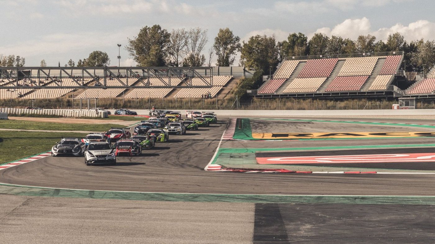A Thrilling Car Race on a Professional jigsaw puzzle