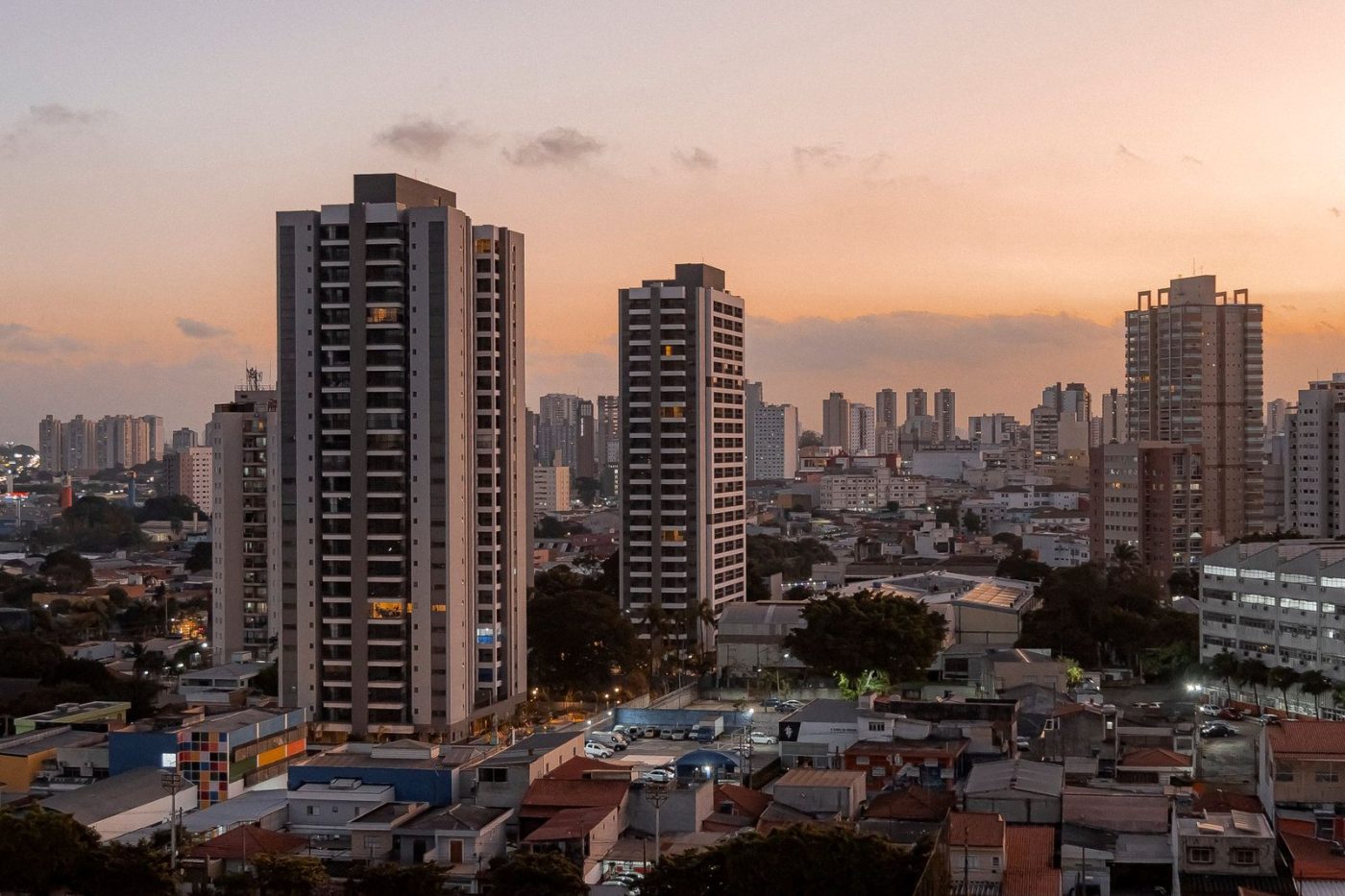 A Stunning Cityscape at Sunset Featuring Towering jigsaw puzzle