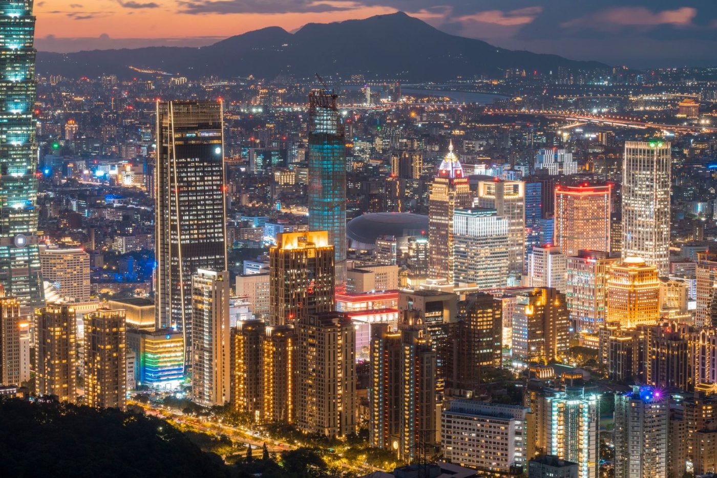 A Stunning Nighttime View of Taipei City jigsaw puzzle